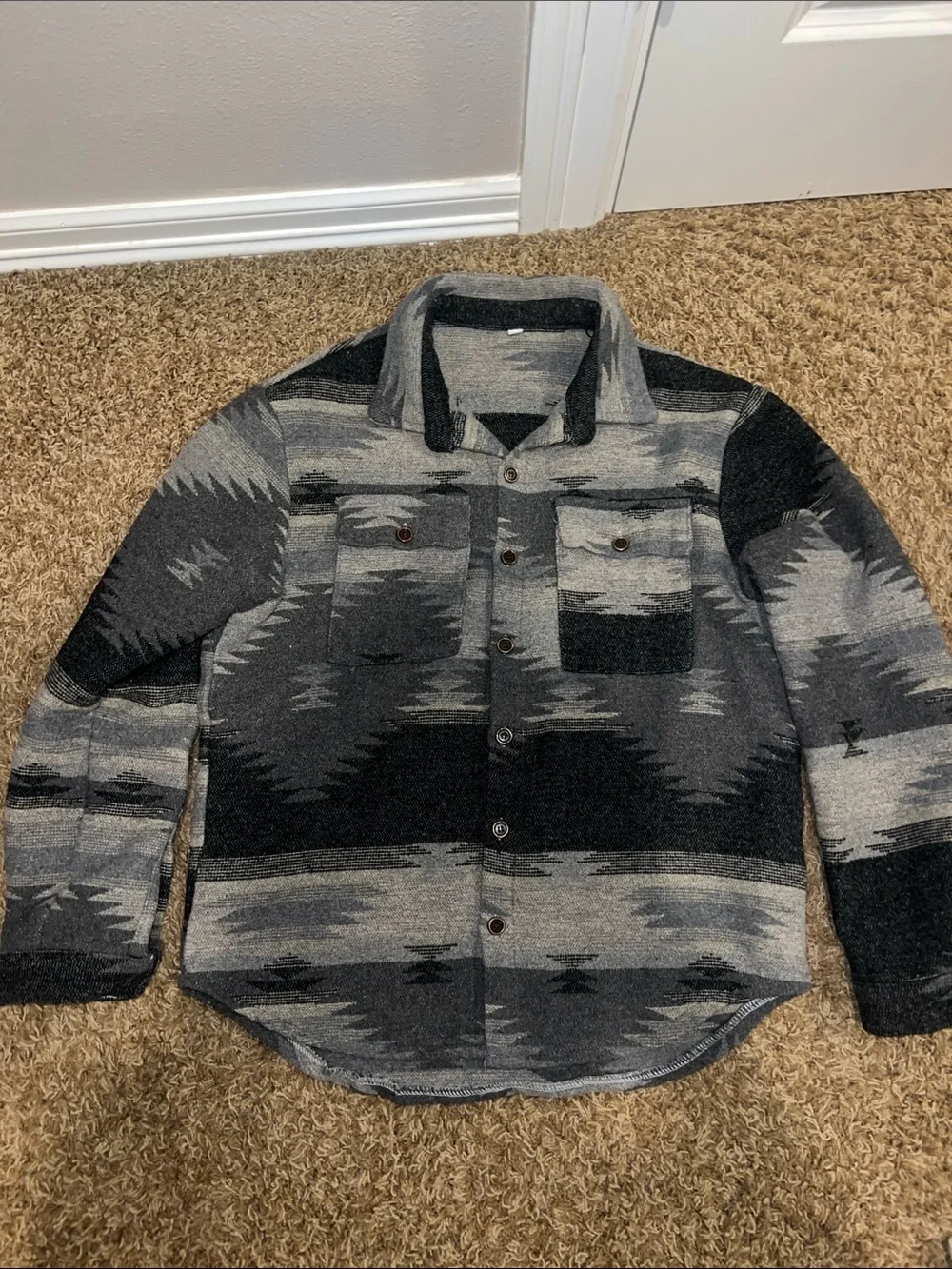 Men's Gray & Black Aztec Patterned Button-Up Jacket